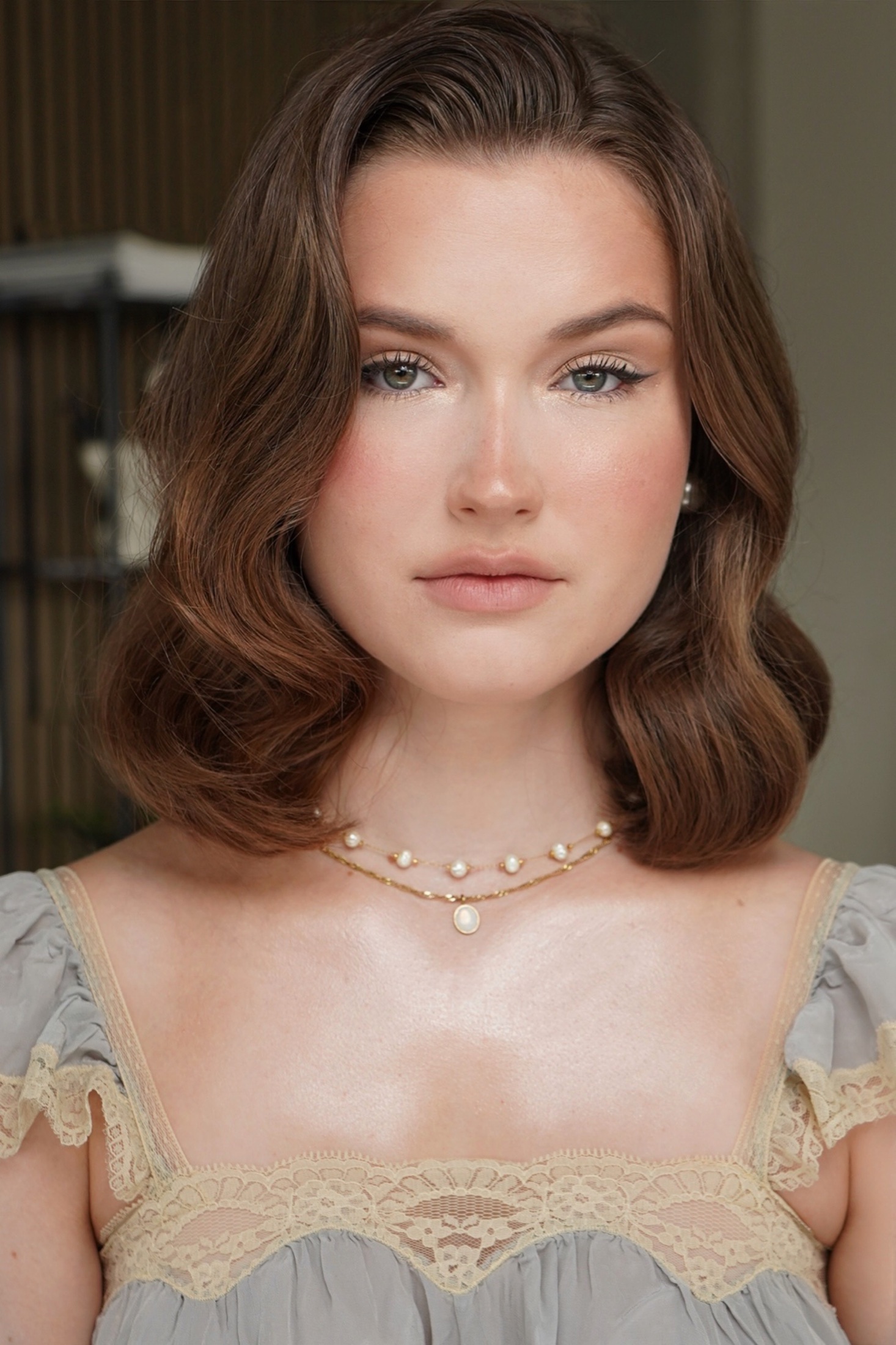 Zeitloses Hair- und Make-up-Styling